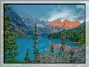 Park Narodowy Banff, Prowincja Alberta, Góry, Kanada, Dolina Dziesięciu Szczytów, Jezioro Moraine, Świerki, Skały