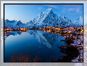 Norwegia, Góry, Wieś Reine, Światła, Lofoty, Morze Norweskie, Zima, Domy