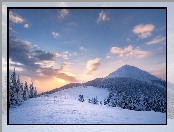 Ukraina, Wschód słońca, Góry Gorany, Chmury, Karpaty, Zima, Las, Drzewa