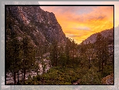 Zachód słońca, Drzewa, Stany Zjednoczone, Skały, Góry, Rzeka Tuolumne, Park Narodowy Yosemite, Wielki Kanion Tuolumne, Kalifornia
