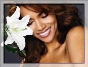 Halle Berry, biała, lilia