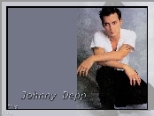 Johnny Depp, krótkie włosy, tatuaże