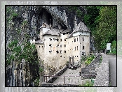 Zamek Predjamski Grad, Skała, Wieś Predjama, Słowenia