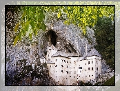 Zamek Predjamski Grad, Skała, Wieś Predjama, Słowenia