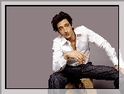 Adrien Brody, koszula, jeansy