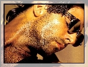 Akshay Kumar, Zarost, Okulary