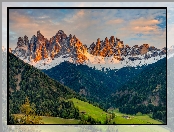 Val di Funes, Dolomity, Wieś, Santa Maddalena, Domy, Alpy, Góry, Dolina, Chmury, Włochy, Lasy