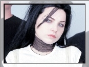 Amy Lee, czarne włosy, niebieskie oczy