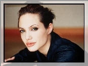Angelina Jolie, czarna koszula