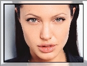 Angelina Jolie, niebieskie oczy