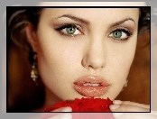 Angelina Jolie, niebieskie oczy