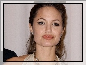Angelina Jolie, duże usta, naszyjnik