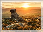 Anglia, Pola, Park Narodowy Peak District, Zachód słońca, Hrabstwo Derbyshire, Formacja skalna Salt Cellar, Wzgórza, Kamienie