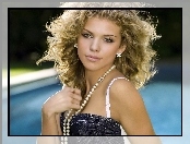 Annalynne McCord, Naszyjnik, Blondynka, Perłowy