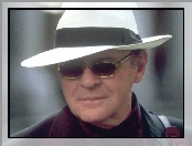 Anthony Hopkins, kapelusz, okulary