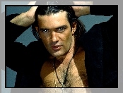 Antonio Banderas, rozpięta, marynarka