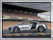 Audi R8, Trybuny, Tor