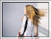 Avril Lavigne, Czarny Krawat