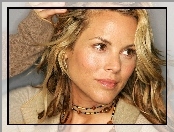 Maria Bello, Zamyślenie