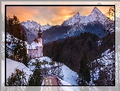 Berchtesgaden, Wschód słońca, Kościół, Alpy Salzburskie, Niemcy, Góry, Drzewa, Bawaria, Sanktuarium Maria Gern, Lasy, Droga, Zima