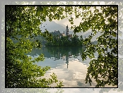 Kościół Zwiastowania Marii Panny, Jezioro Bled, Słowenia, Gałęzie, Wyspa Blejski Otok, Zieleń