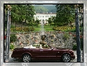 Bordowy, Bentley Azure, Fontanna