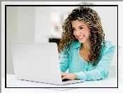 Brunetka, Biuro, Uśmiechnięta, Laptop