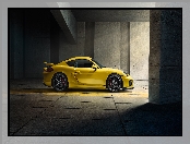 Żółte, Porsche Cayman GT4
