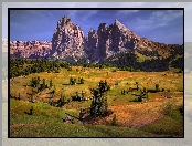 Drewniane, Drzewa, Dolomity, Sassolungo, Val Gardena, Seiser Alm, Chmury, Domy, Dolina, Płaskowyż, Włochy, Góry