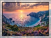 Petani Beach, Zachód słońca, Grecja, Góry, Plaża, Zatoka, Morze, Chmury, Wyspa Kefalonia