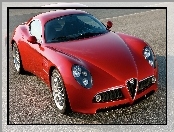 Czerwona, Alfa Romeo 8C, Maska