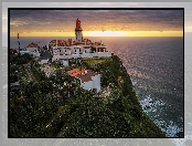Zachód słońca, Chmury, Morze, Portugalia, Faro del Cabo de la Roca, Drzewa, Latarnia morska