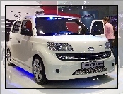 Dealer, Daihatsu Materia, Podświetlenie