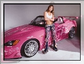 Devon Aoki, Różowy Samochód