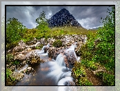 Dolina Glen Coe, Szkocja, Rzeka Coupall, Góra, Roślinność, Rejon Highland, Chmury, Szczyt Buachaille Etive Mor, Skały