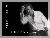 Dominic Purcell, biała koszula, jeansy
