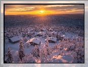 Zima, Zachód słońca, Lasy, Finlandia, Góry, Ośnieżone, Drzewa, Domki