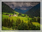 Droga, Góry, Dolomity, Dolina, Włochy, Santa Maddalena, Lasy, Chmury, Wieś, Val di Funes, Drzewa, Domy