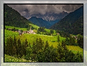 Droga, Góry, Dolomity, Dolina, Włochy, Santa Maddalena, Lasy, Chmury, Wieś, Val di Funes, Drzewa, Domy