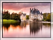 Zamek Bretesche, Park, Drzewa, Chateau de la Bretesche, Miejscowość Missillac, Francja, Jezioro