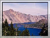 Jezioro Kraterowe, Stan Oregon, Stany Zjednoczone, Wyspa Czarodzieja, Góry, Drzewa
