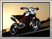 Ducati Hypermotard 1100 Evo, Handbary