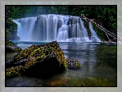 Wodospad Lower Lewis River Falls, Kamienie, Las, Osada Cougar, Stan Waszyngton, Stany Zjednoczone, Omszałe