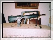 Famas, Stół