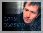 Gary Oldman, niebieskie oczy, wąsy