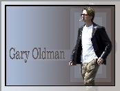 Gary Oldman, papieros, okulary