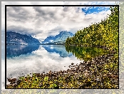 Lake McDonald, Park Narodowy Glacier, Drzewa, Góry, Stany Zjednoczone, Jezioro, Stan Montana, Chmury, Kamienie
