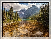 Góra Mount Edith Cavell, Park Narodowy Jasper, Drzewa, Rzeka Astoria River, Kanada, Góry, Alberta, Kamienie, Chmury