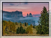 Tyrol, Mgła, Dolomity, Polana, Góra Schlern, Góry, Las, Drzewa, Skały, Włochy