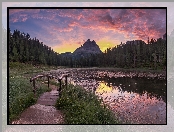 Góry, Jezioro, Antorno Lake, Chmury, Masyw, Zachód słońca, Dolomity, Włochy, Prowincja Belluno, Mostek, Tre Cime di Lavaredo, Drzewa, Las